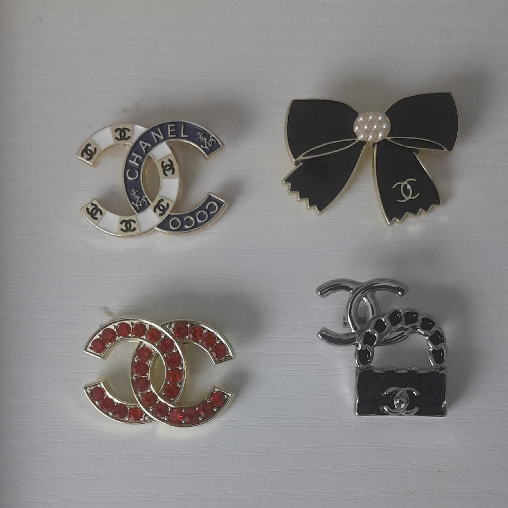 CHOOSE 1 FASHION BROOCH - Black, Red, Silver, Gold